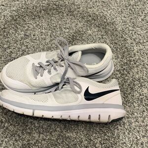 Nike women’s 8.5